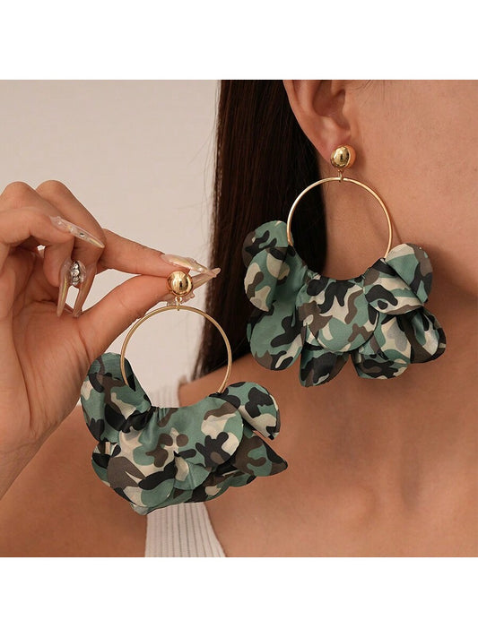 Andkiss 1Pair Camouflage Stripe Fabric Petal Earrings, Casual Daily Wear