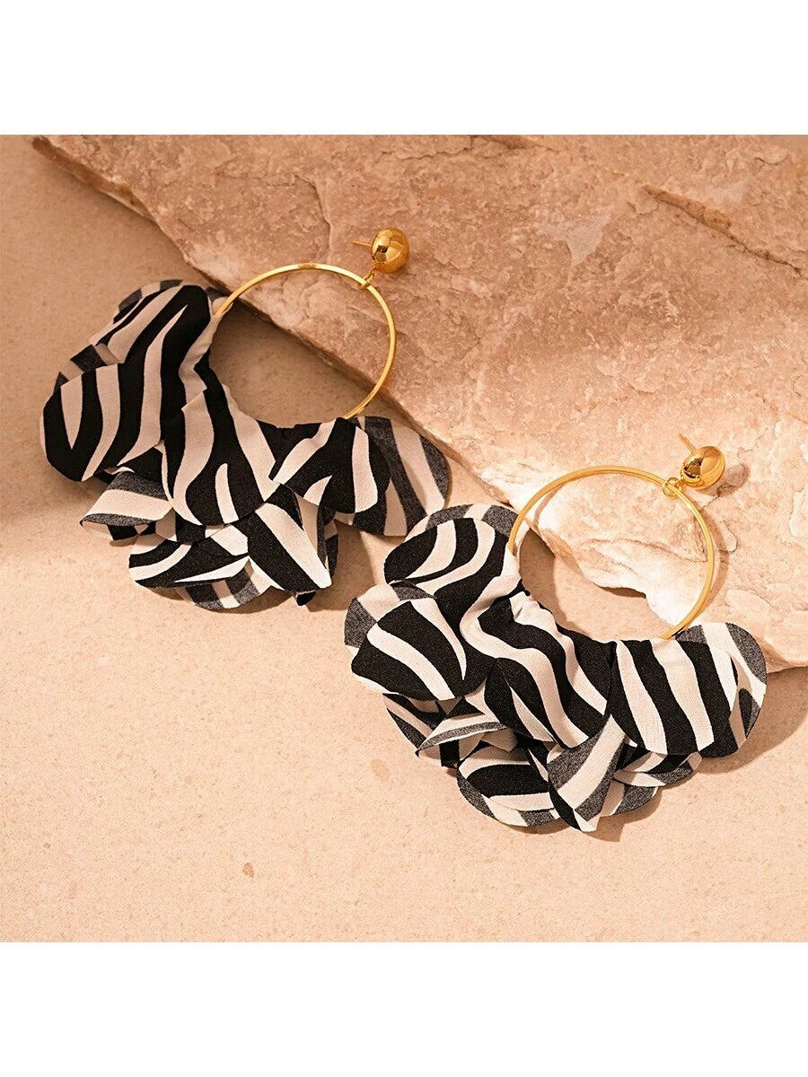 Andkiss 1Pair Camouflage Stripe Fabric Petal Earrings, Casual Daily Wear