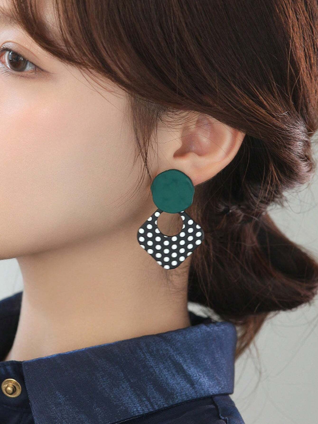 1 Pair of Fashionable Retro Personality Women'S Earrings, Sweet and Fresh Style, Black and White Polka Dot Earrings, Alloy, Acrylic and Stainless Steel Materials, Suitable for Daily, Festivals, Gatherings and Other Occasions, Can Be Used as Valentine'S Day Gifts, Holiday Gifts Valentines