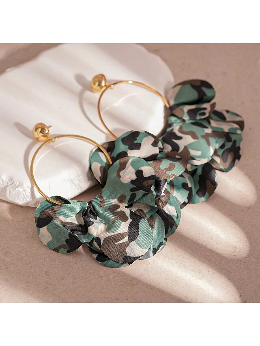 Andkiss 1Pair Camouflage Stripe Fabric Petal Earrings, Casual Daily Wear