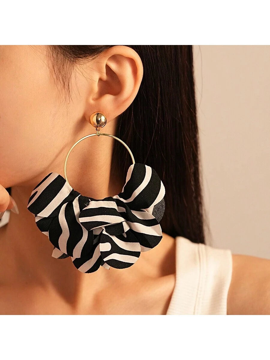 Andkiss 1Pair Camouflage Stripe Fabric Petal Earrings, Casual Daily Wear