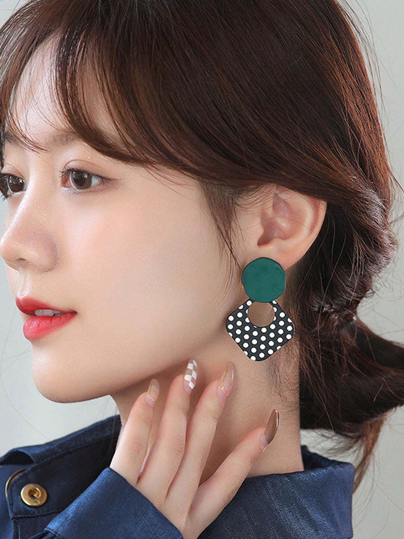 1 Pair of Fashionable Retro Personality Women'S Earrings, Sweet and Fresh Style, Black and White Polka Dot Earrings, Alloy, Acrylic and Stainless Steel Materials, Suitable for Daily, Festivals, Gatherings and Other Occasions, Can Be Used as Valentine'S Day Gifts, Holiday Gifts Valentines