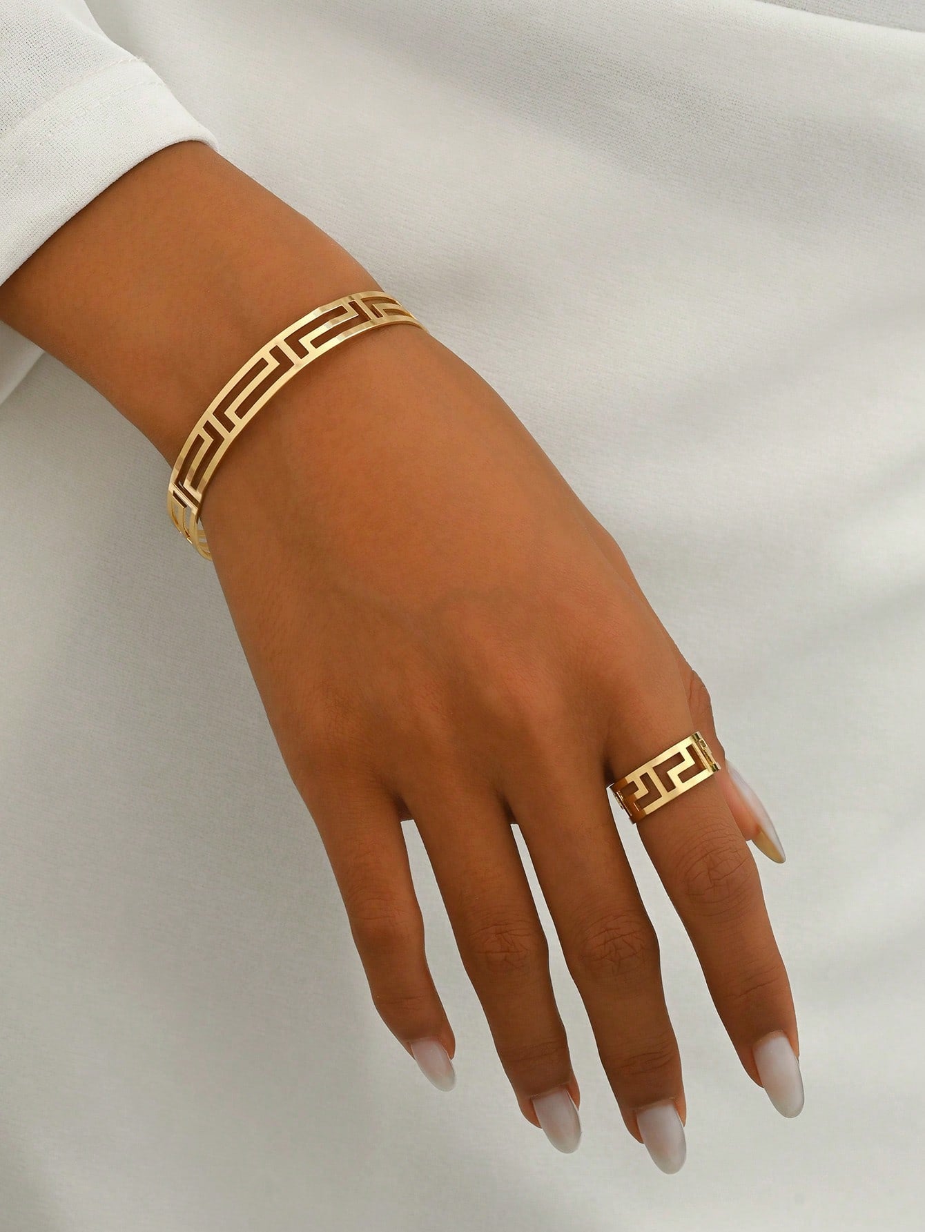 1Pc Geometric Cutout Design Arm Cuff and 1Pc Geometric Cutout Design Bracelet Vintage Exaggerated European and American Style Arm Cuff and Bracelet Set