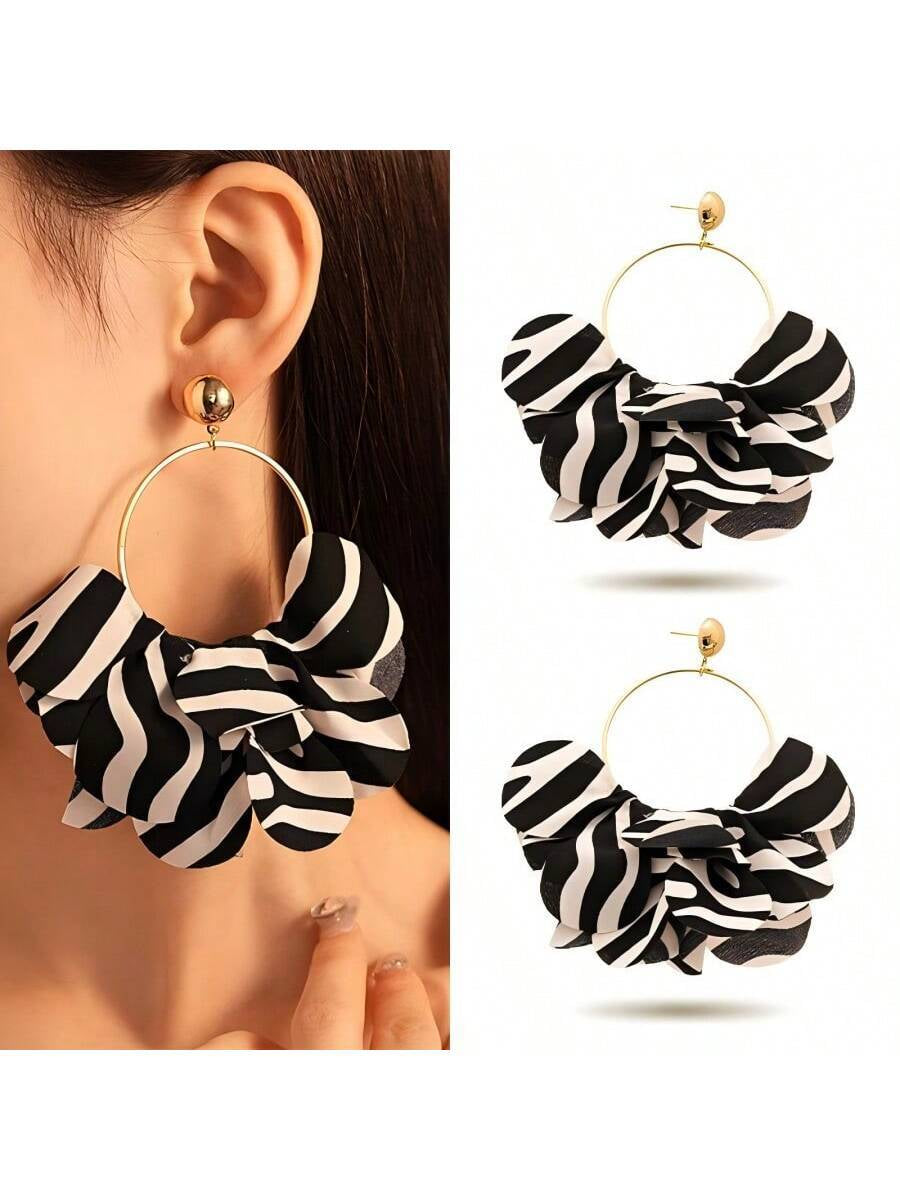 Andkiss 1Pair Camouflage Stripe Fabric Petal Earrings, Casual Daily Wear